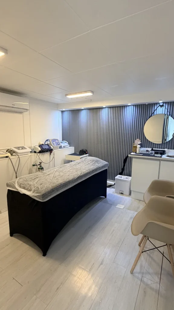 Sala de procedimentos da Clínica Phorma no Jardim Paulista